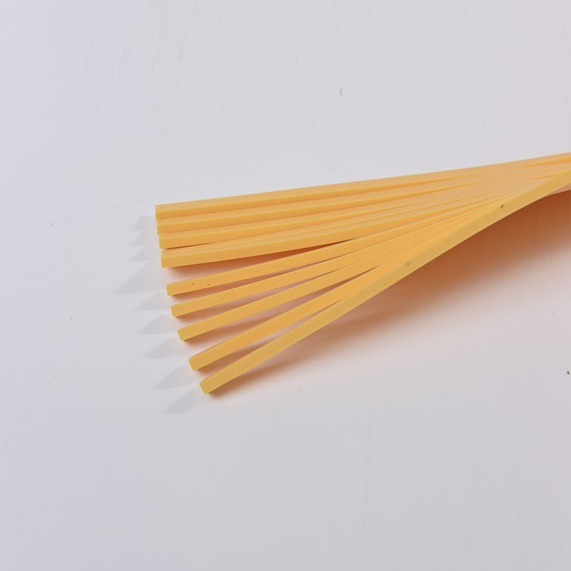Alta elasticidad amarillo 8mm corte por inyección esponja ranura de caucho caucho plano contrachapado de acero regla de corte por inyección