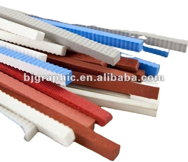 Esponja de caucho de expulsión para la fabricación y corte de moldes de tablero para garantizar el papel liso