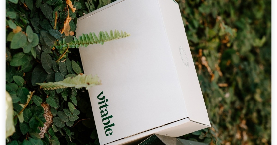 Caja de regalos de impresión personalizada hecha a mano de lujo rígida negra con cierre magnético para su negocio