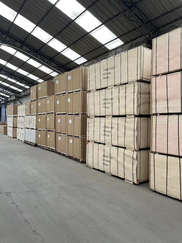 3⁄4 de pulgada de contrachapado de encalyptus con película plana de contrachapado 8x4 con humedad 6%-8%