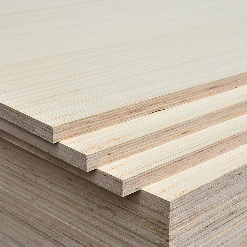 Fabricación de placas de madera contrachapada de 12-18 mm con película plana para corte industrial por láser