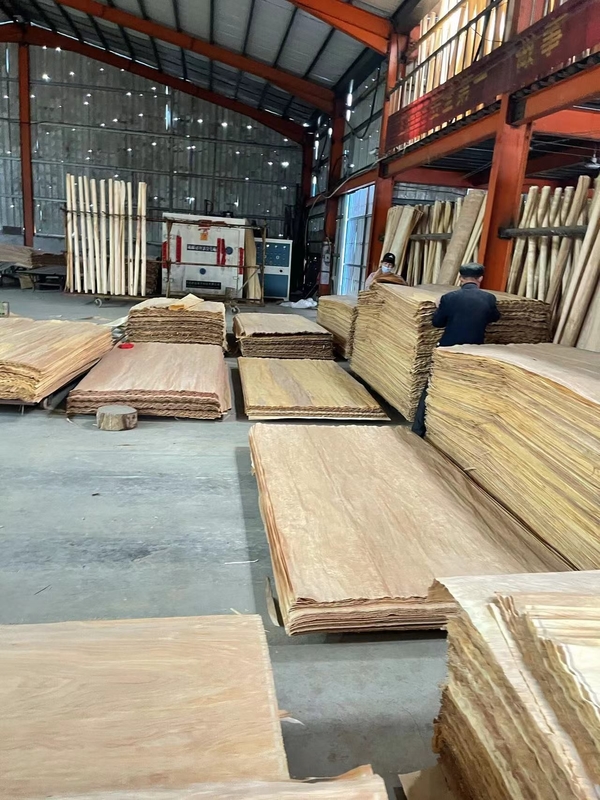 Fabricación de placas de madera contrachapada de 12-18 mm con película plana para corte industrial por láser